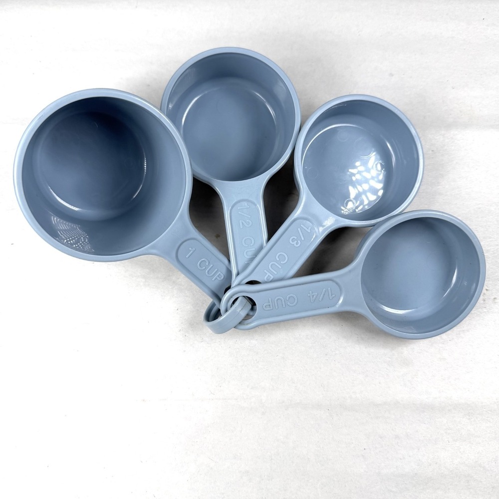 Vintage Rubbermaid Nesting Measuring Cups Blue 4 Pc Set 8315 with Ring